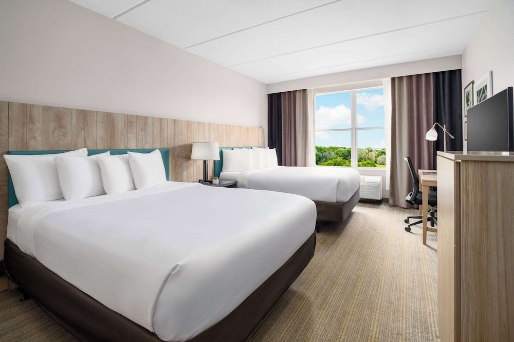 Country Inn & Suites by Radisson, Orlando Airport, FL Room, 2 Queen Beds, Accessible, Non Smoking 7