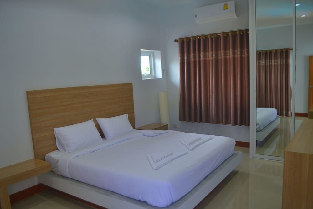 Pool House Lanska Deluxe Room with Jacuzzi 2