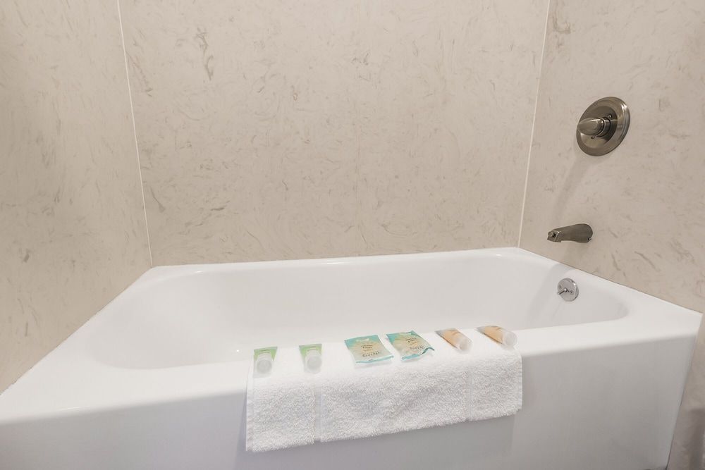 Heritage Inn Express Chico Standard Room, 2 Double Beds 10