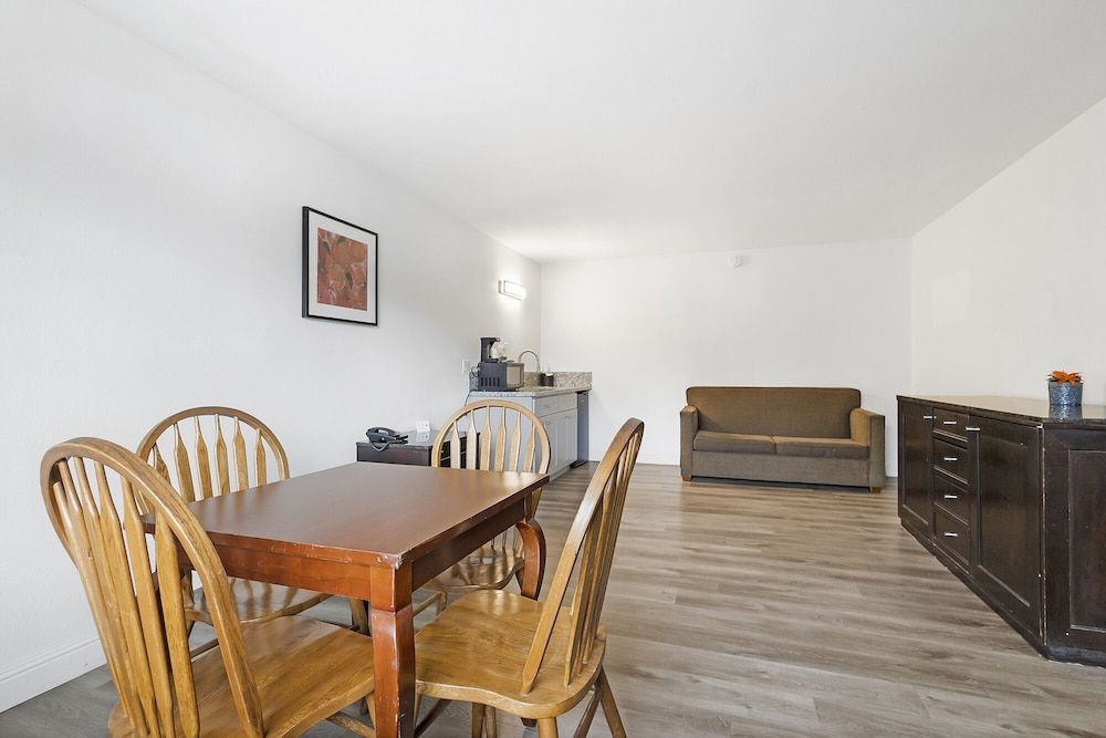 Heritage Inn Express Chico Suite, 1 King Bed 2