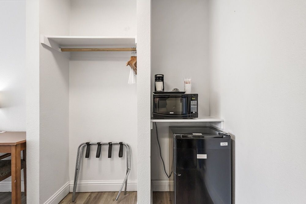 Heritage Inn Express Chico Standard Room, 2 Double Beds 7