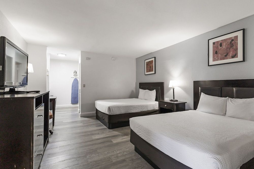 Heritage Inn Express Chico Standard Room, 2 Double Beds 6