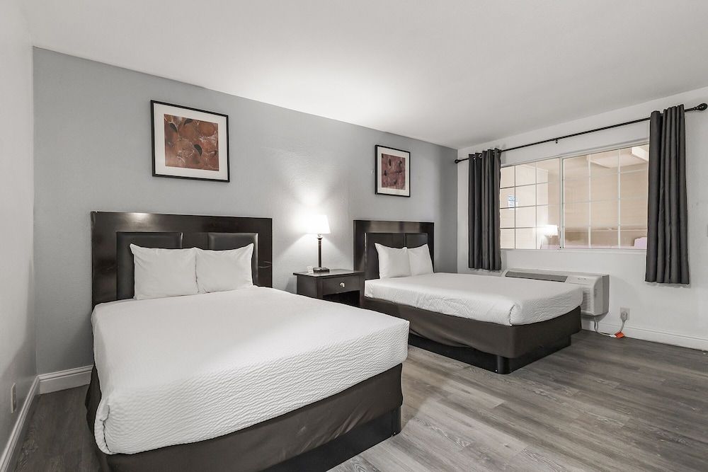 Heritage Inn Express Chico Standard Room, 2 Double Beds 2