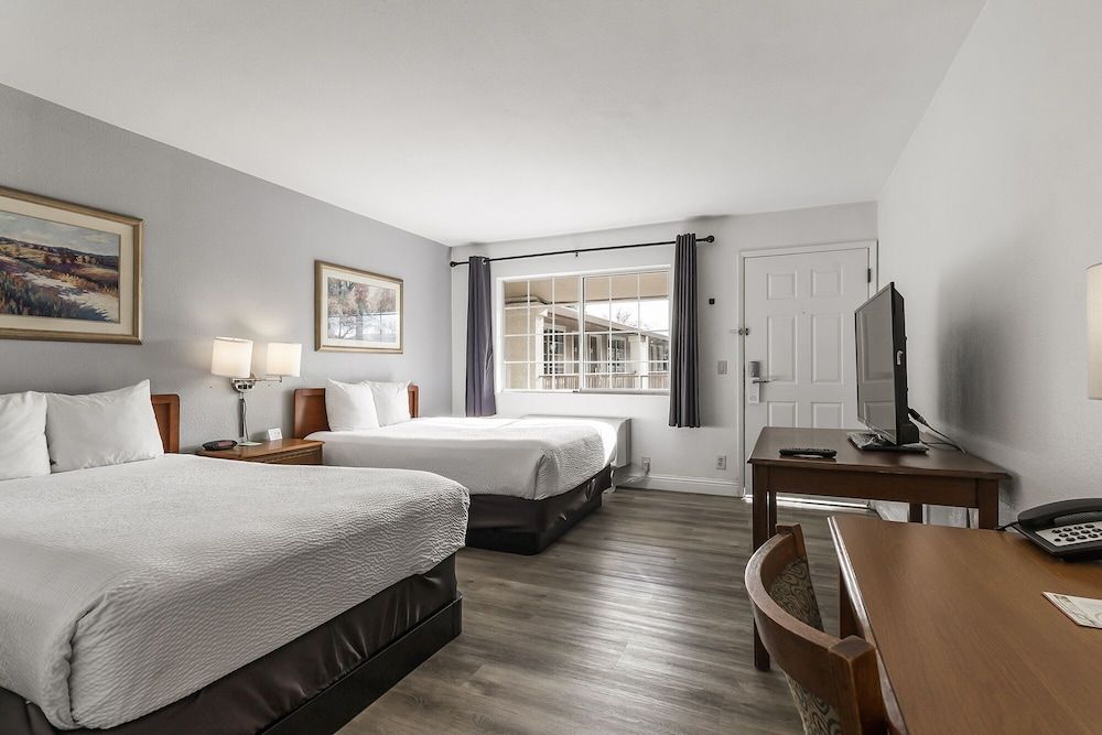 Heritage Inn Express Chico Standard Room, 2 Double Beds 9