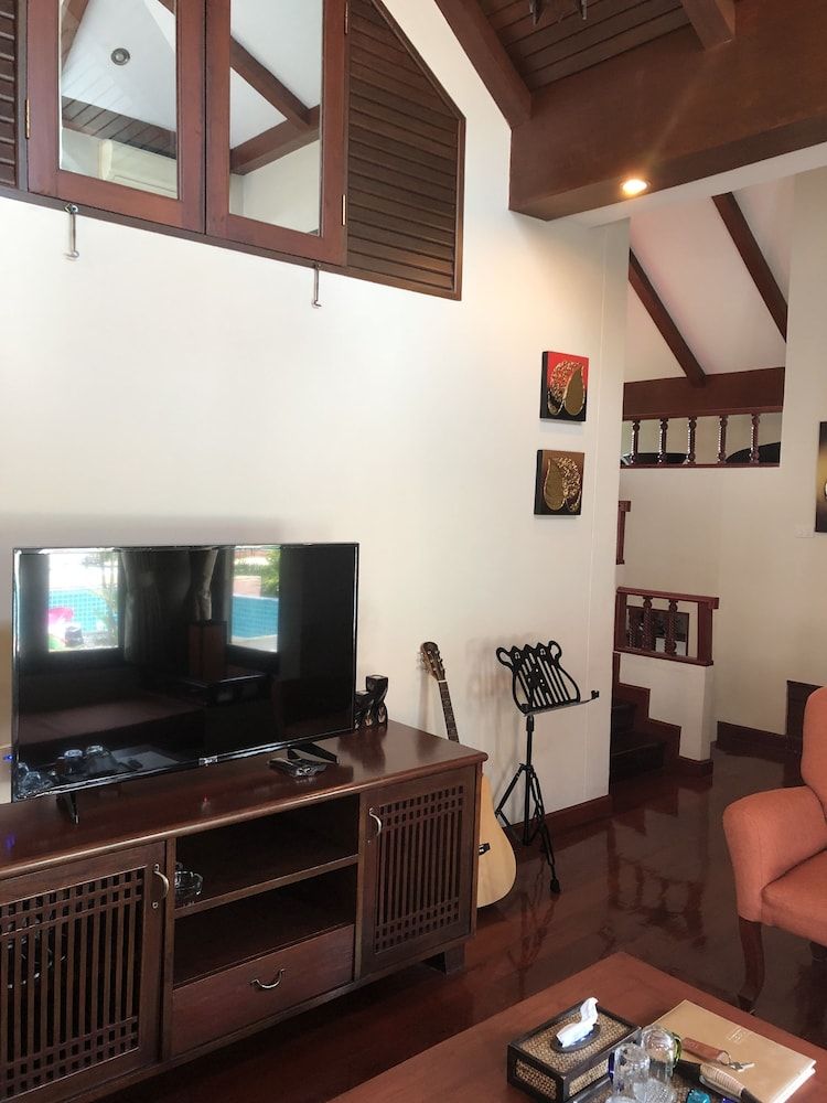Achawalai Residence Village Senior Villa, 2 Bedrooms, Pool View, Poolside 9