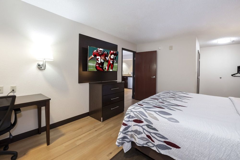 Suite, 1 King Bed, Accessible (Smoke Free)