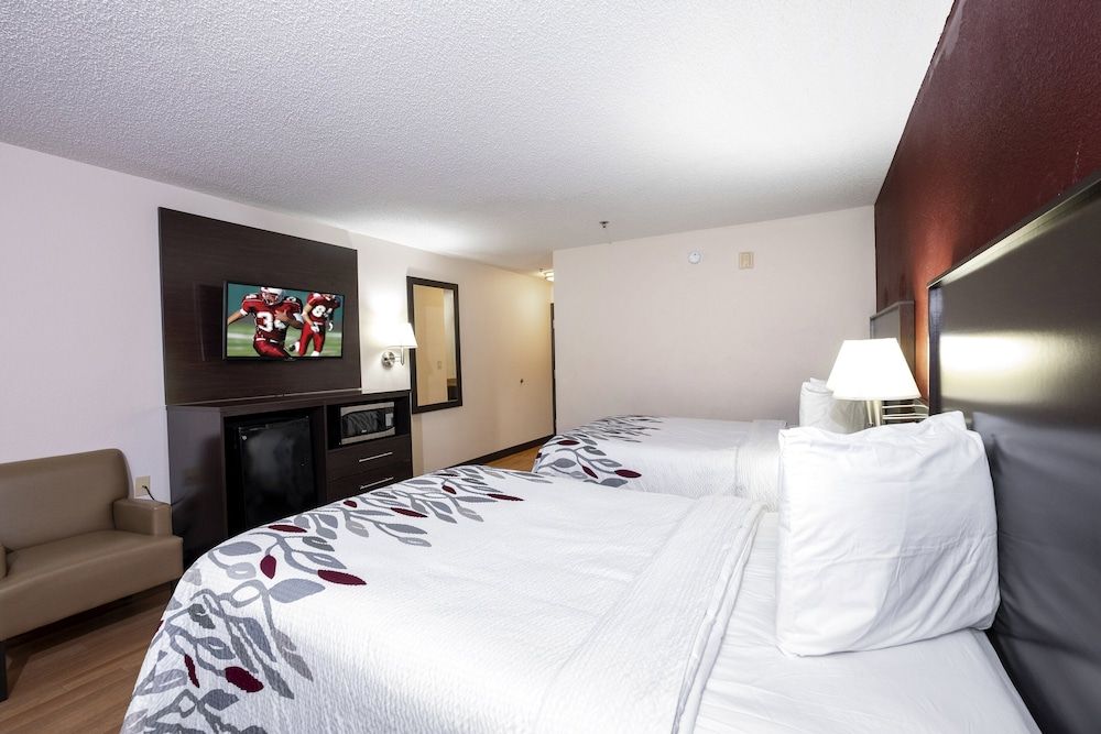 Red Roof Inn & Suites Dover Downtown Deluxe Room, 2 Double Beds (Smoke Free)