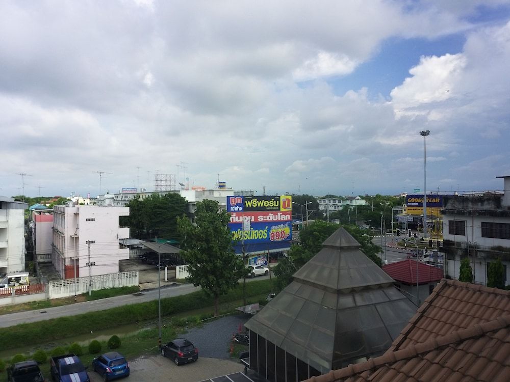 Songphanburi Hotel Standard Twin Room 10