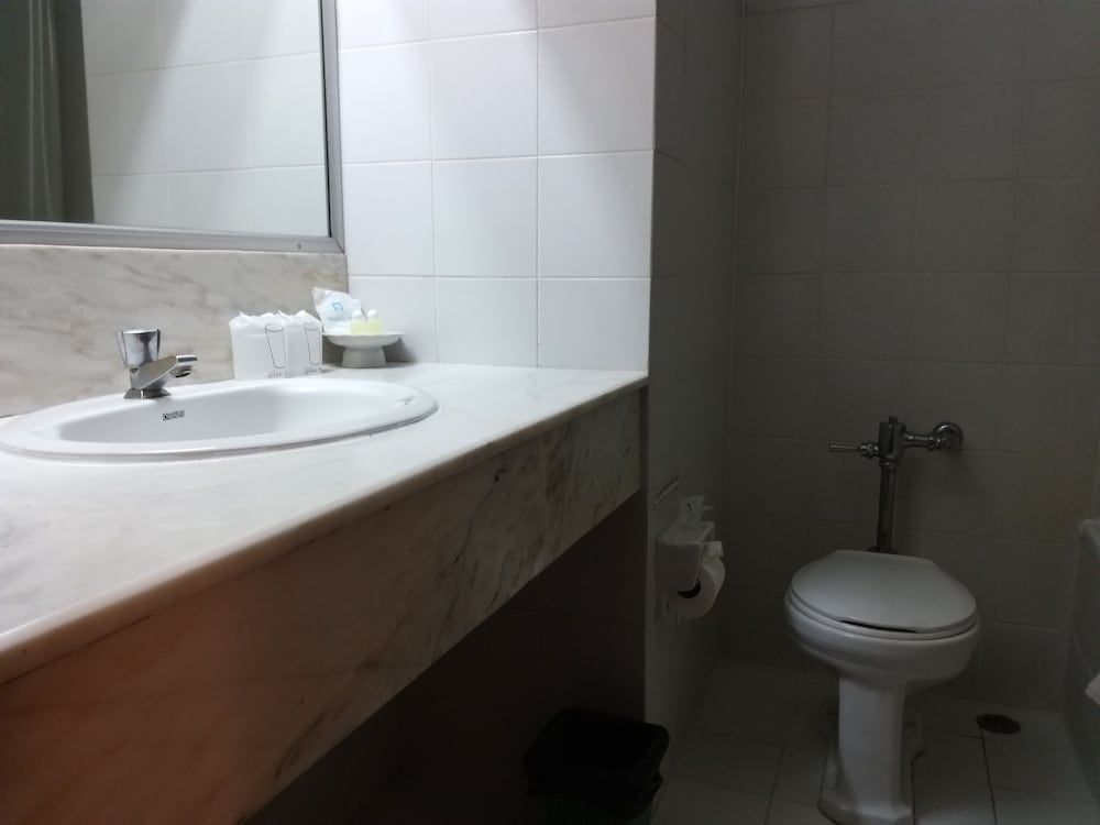 Songphanburi Hotel Standard Twin Room 11