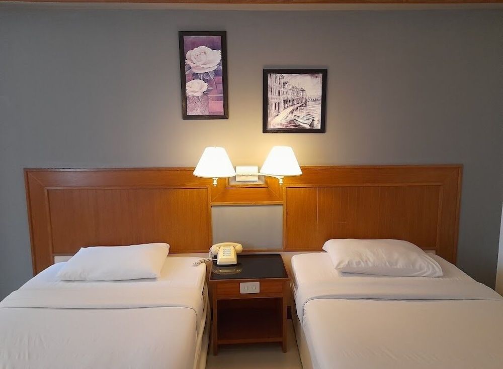 Songphanburi Hotel Standard Twin Room 7