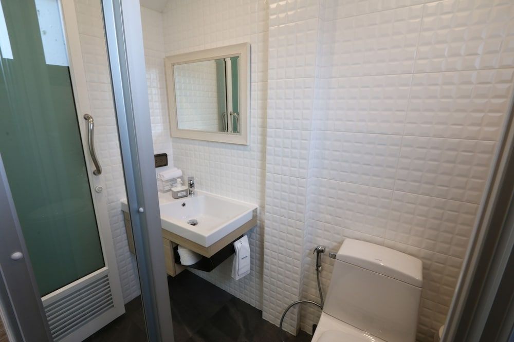 Neveu Premier Residence 3-Bedroom Suite 15