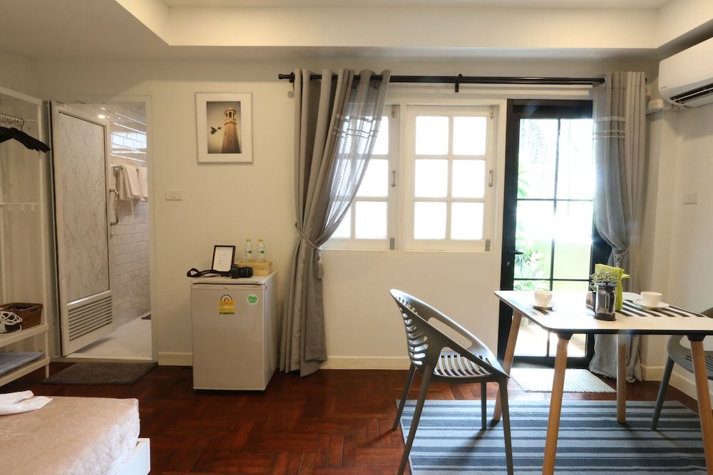 Neveu Premier Residence 3-Bedroom Suite 17