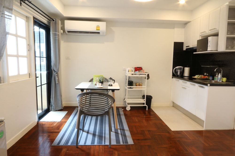 Neveu Premier Residence 3-Bedroom Suite 16