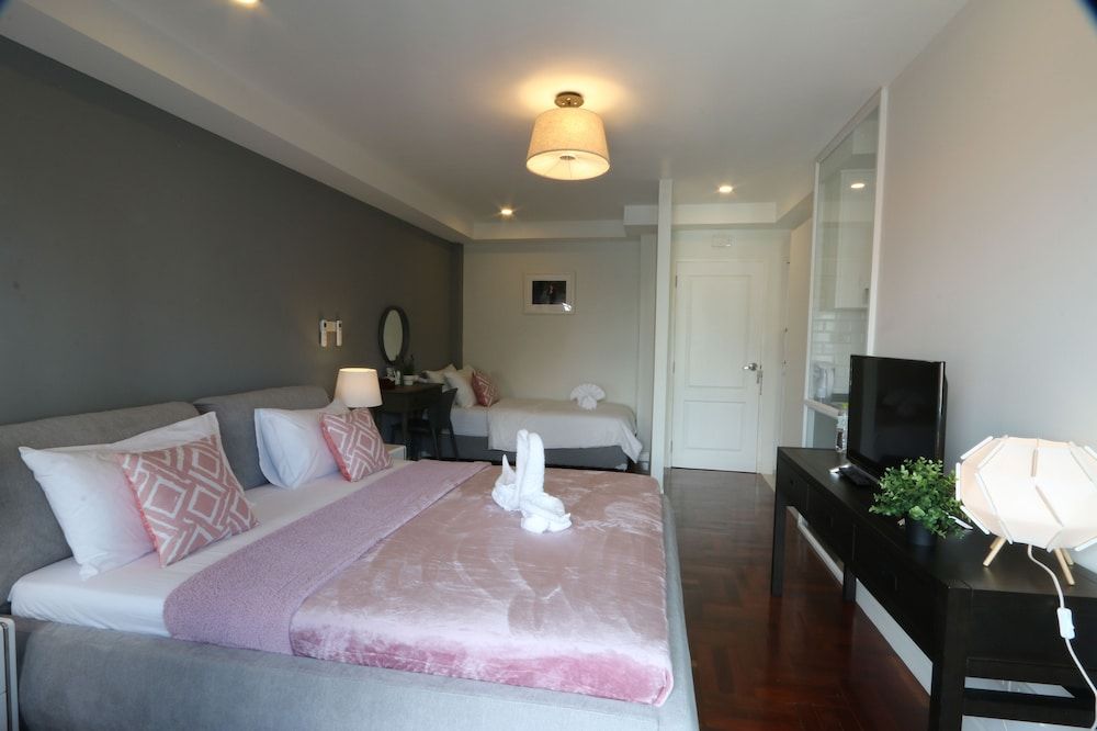 Neveu Premier Residence 2-Bedroom Suite 6