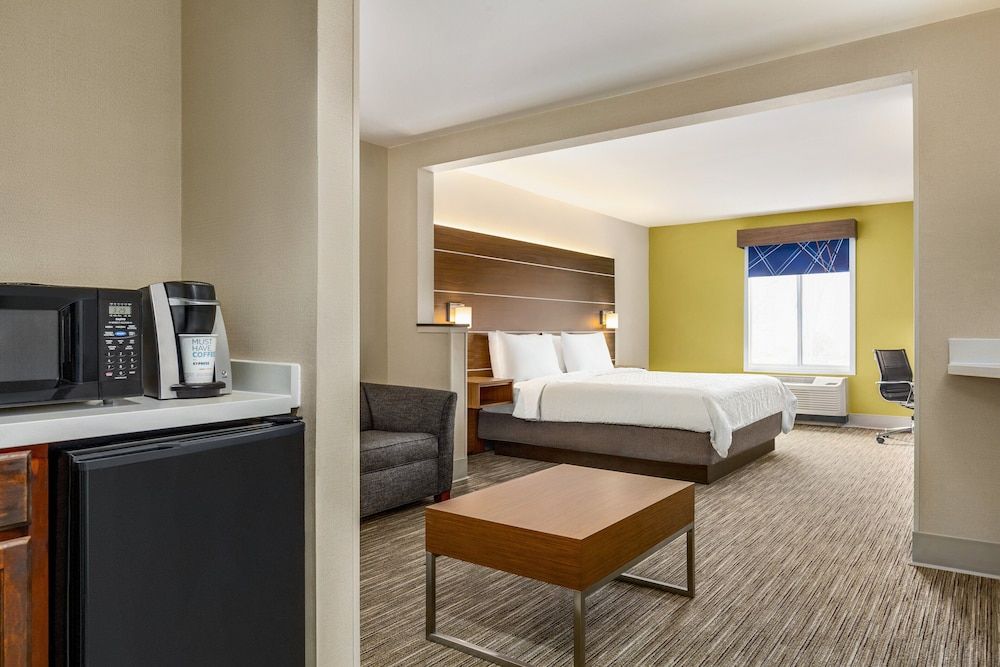 Suite, 1 Queen Bed, Accessible (Communications)