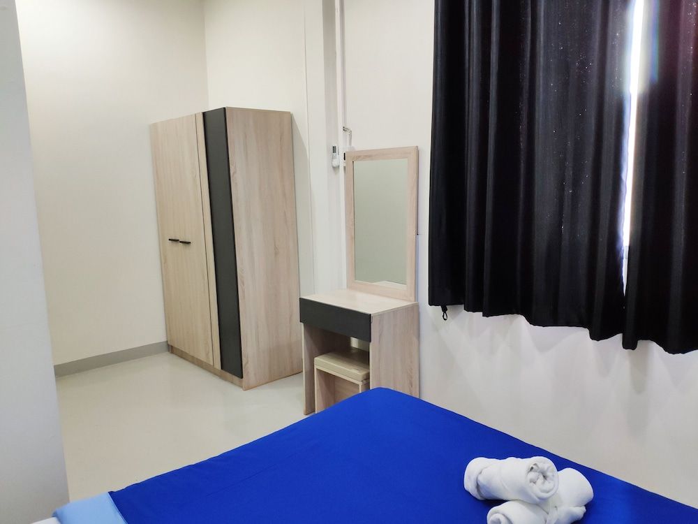 Ninety 9 Hostel Double Room, Shared Bathroom 4