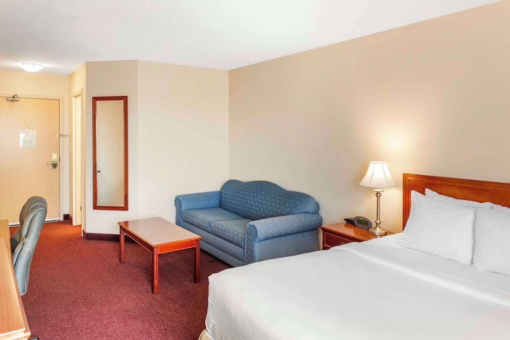 Standard Room, 1 Queen Bed with Sofa bed, Non Smoking