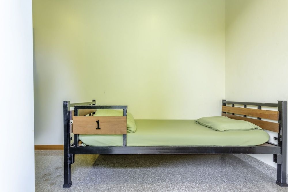 undefined OYO 928 Leaf Hostel 8