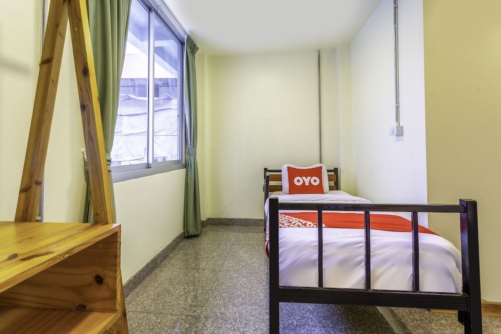 undefined OYO 928 Leaf Hostel 3