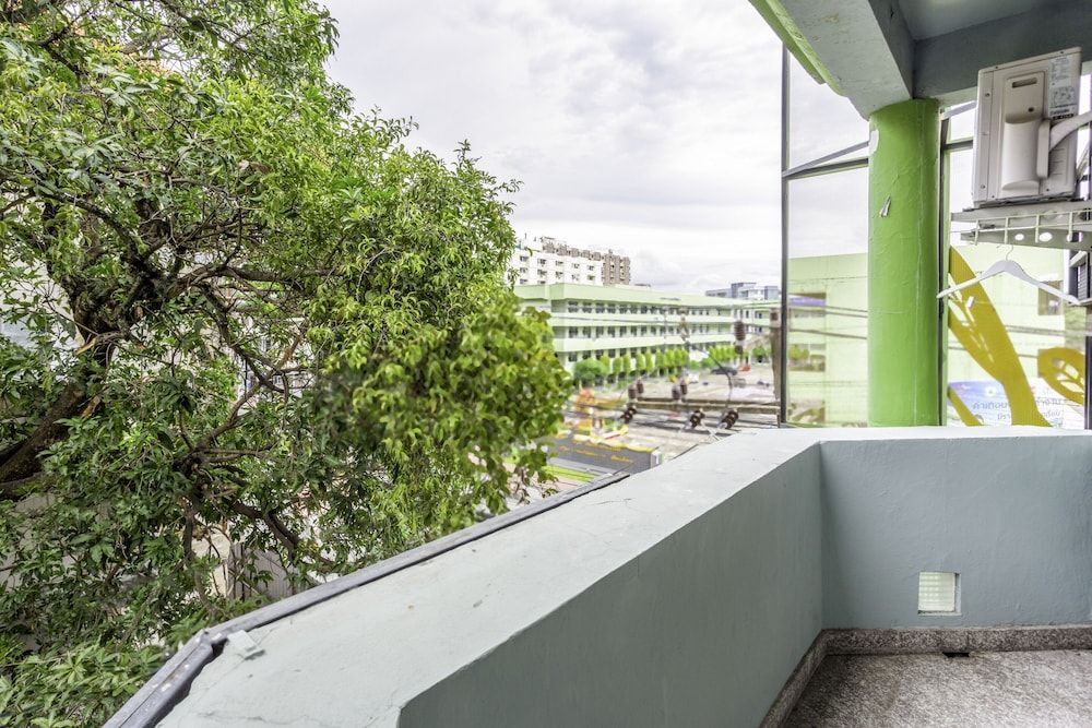 undefined OYO 928 Leaf Hostel 9