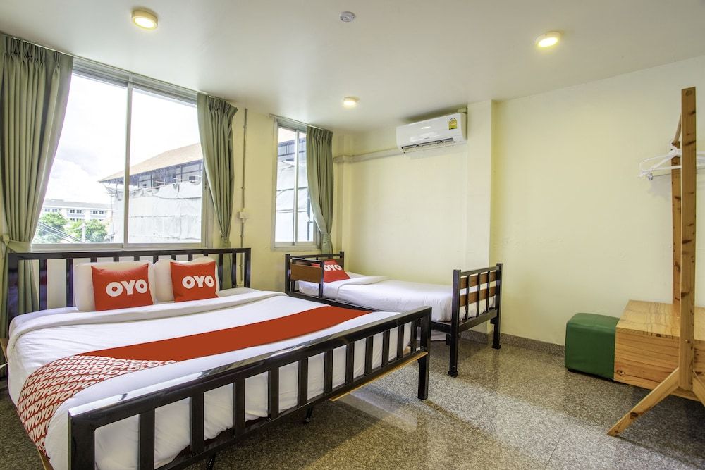 undefined OYO 928 Leaf Hostel 4