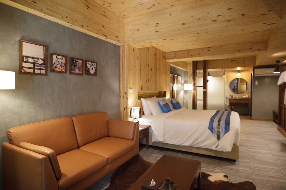 Sanae' Townhouse Chiang Mai Gallery Studio 12