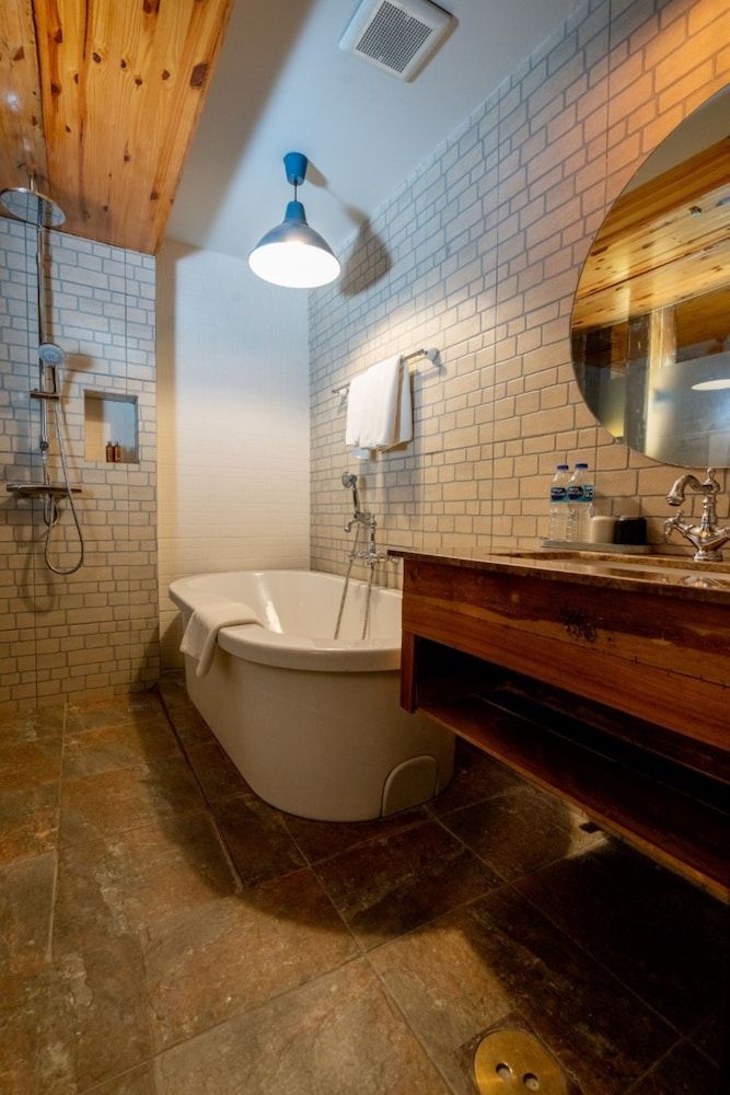 Sanae' Townhouse Chiang Mai Gallery Studio 15