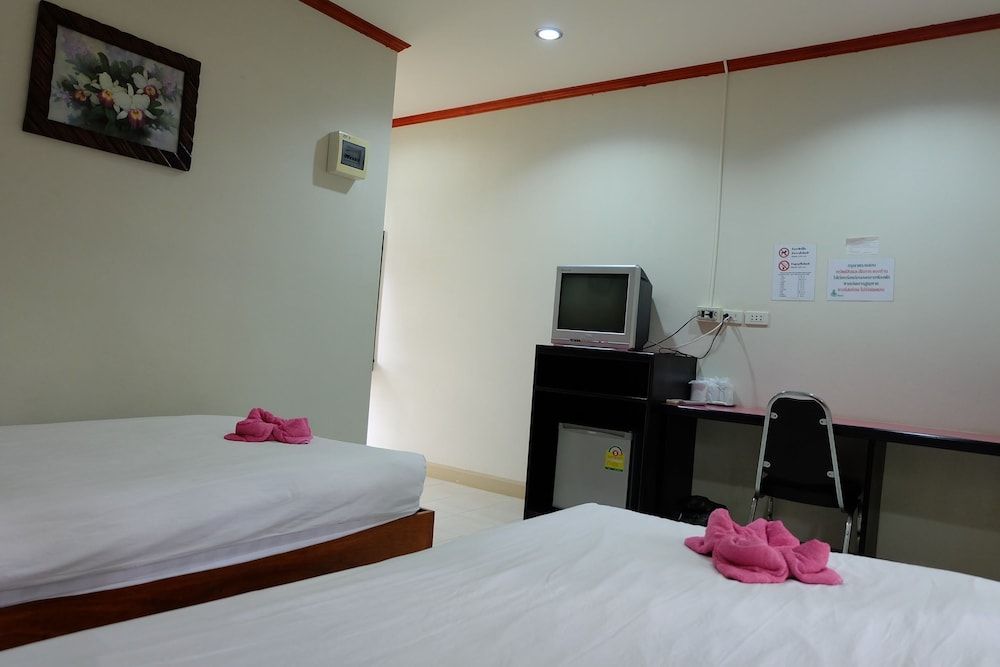 Big Tree Resort Standard Twin Room 2