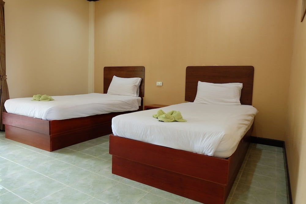 Big Tree Resort Standard Twin Room 3