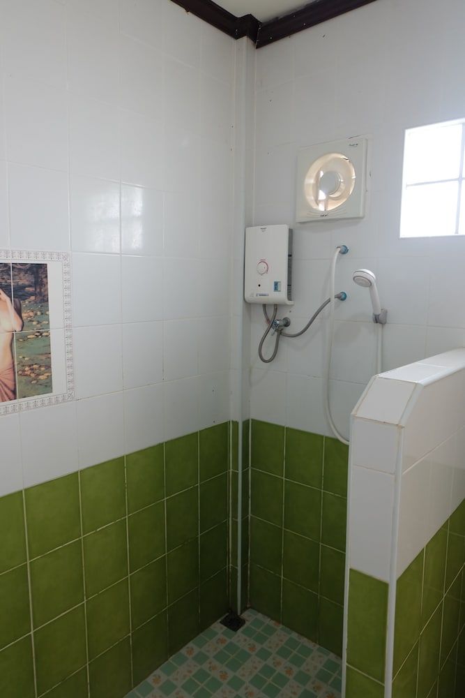 Big Tree Resort Standard Twin Room 4