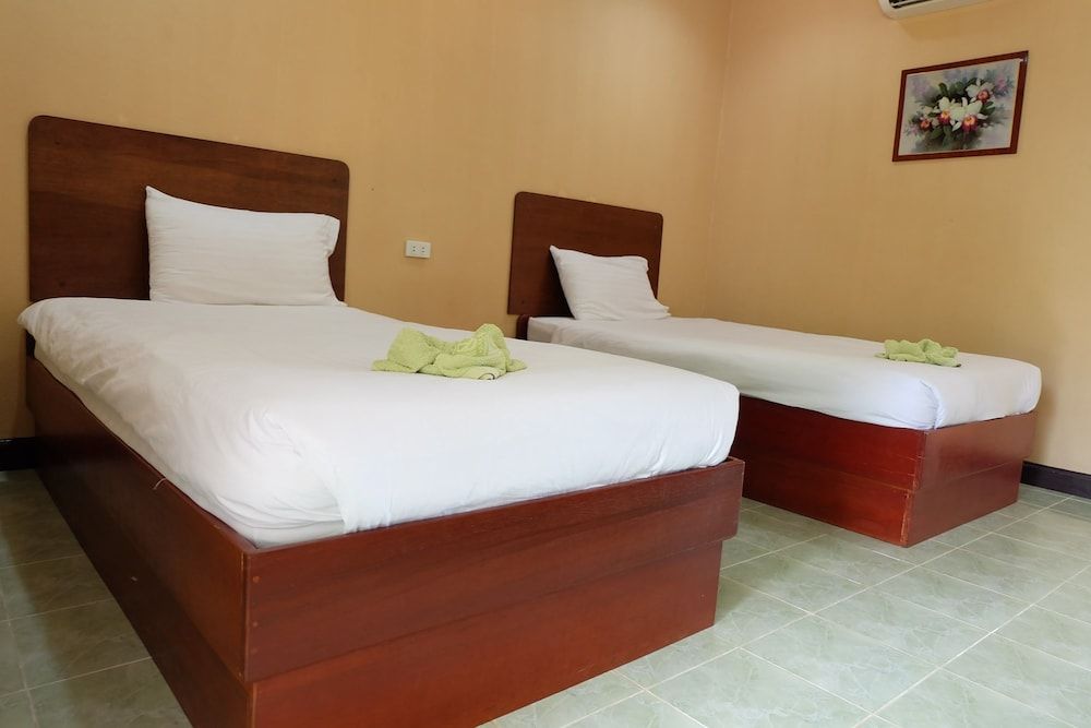 Big Tree Resort Standard Twin Room