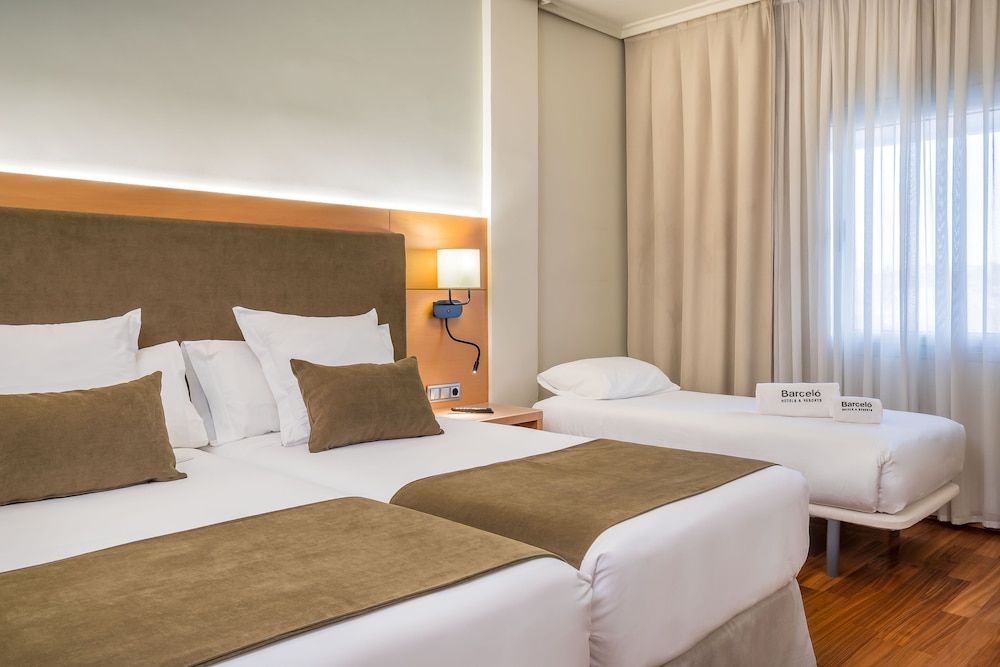 Barceló Murcia Siete Coronas Superior Triple Room 3