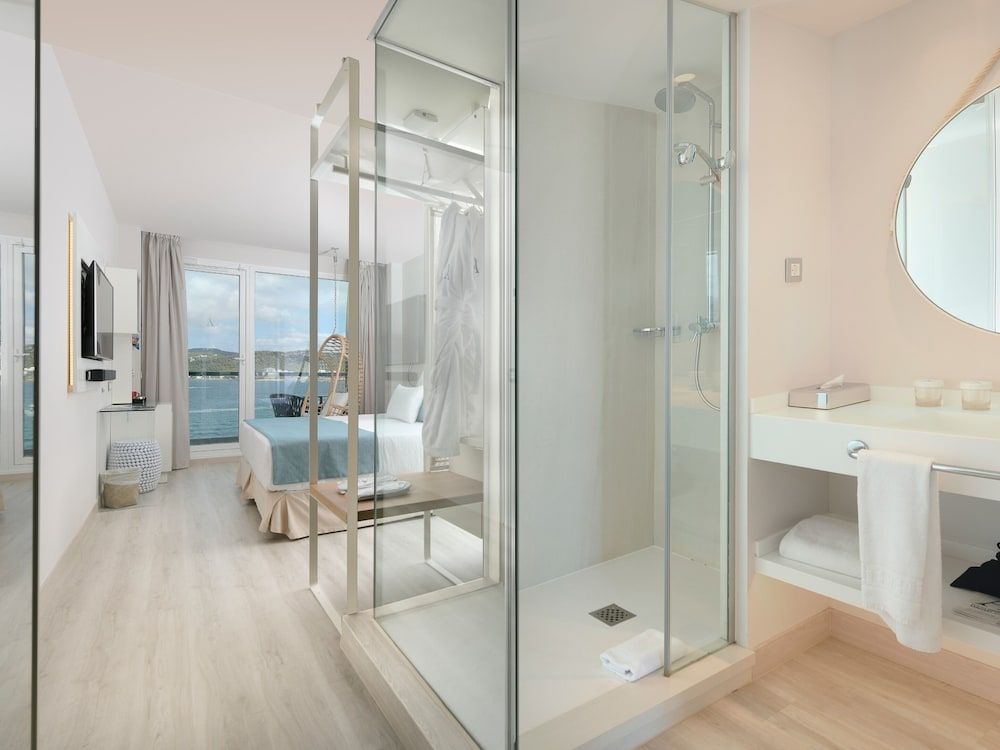 Double Room Single Use, Bay View (Oh Là Là)