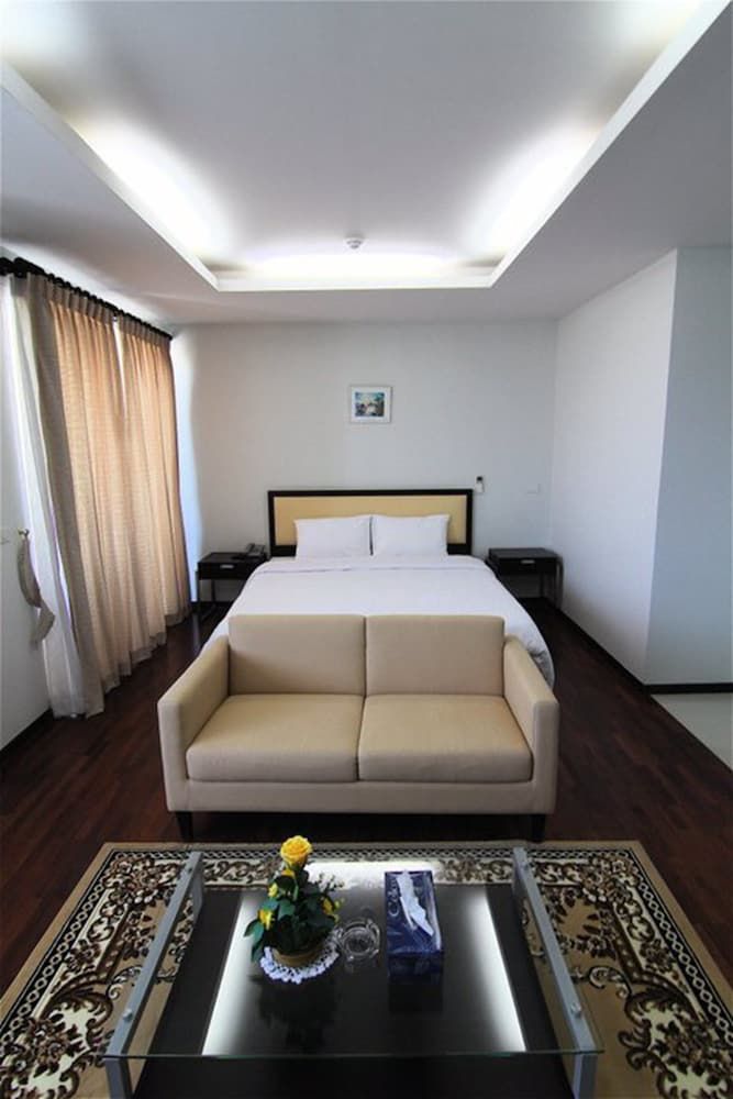 The Park 304 Superior Room, 1 King Bed 2