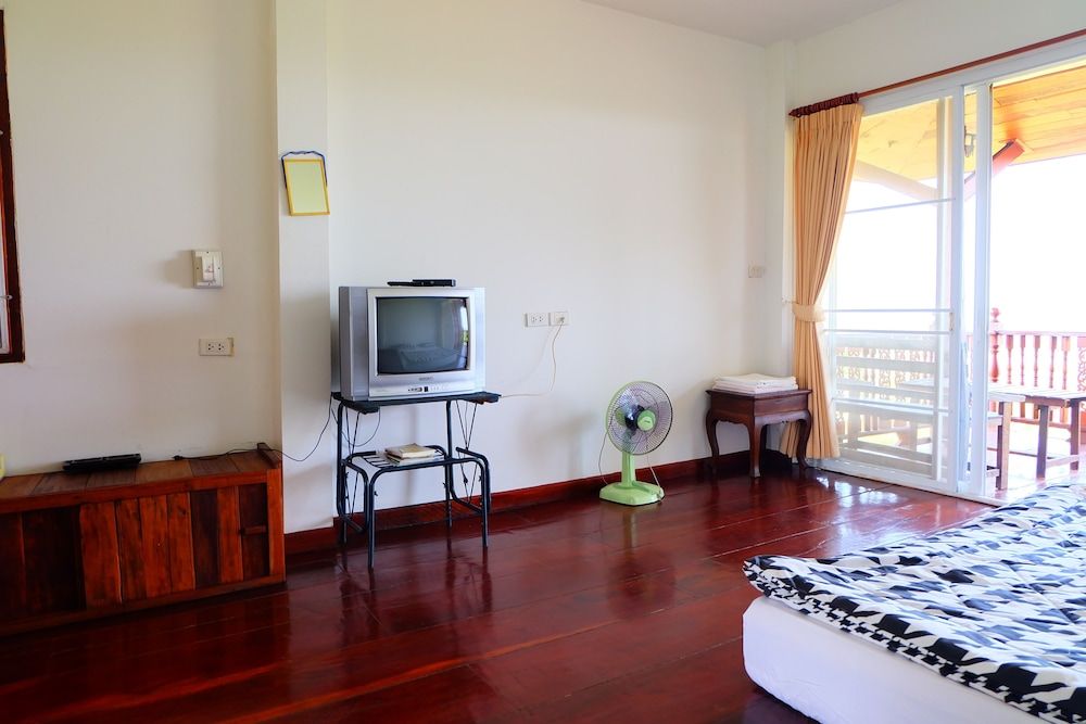 Khunchay House Deluxe Double Room with Balcony 11
