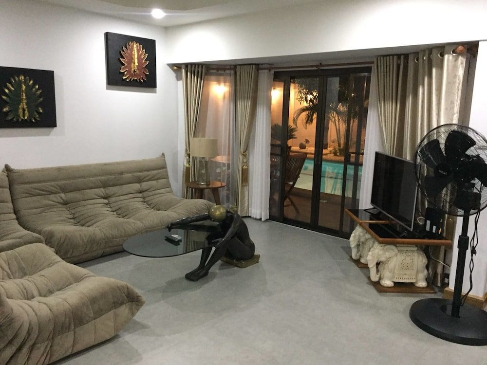 Tres Belle Maison Piscine Privée 5-Bedroom Villa with Private Pool 16