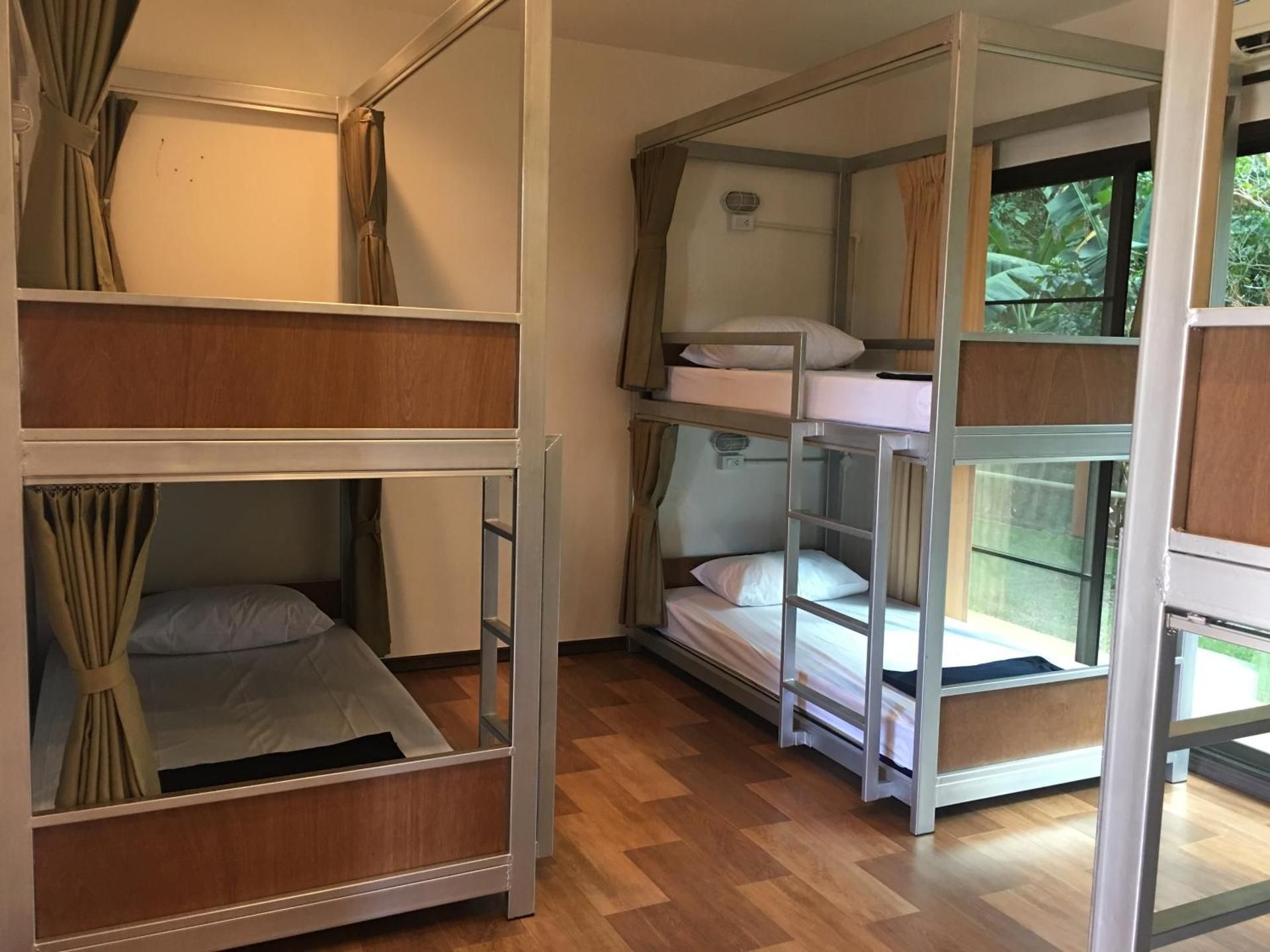 10-Bed Mixed Dormitory Room