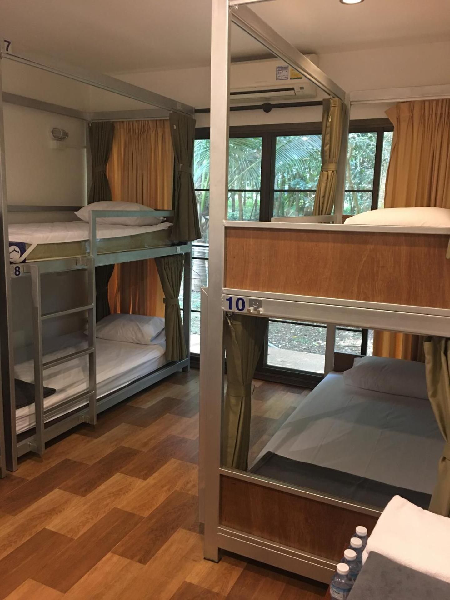 10-Bed Mixed Dormitory Room
