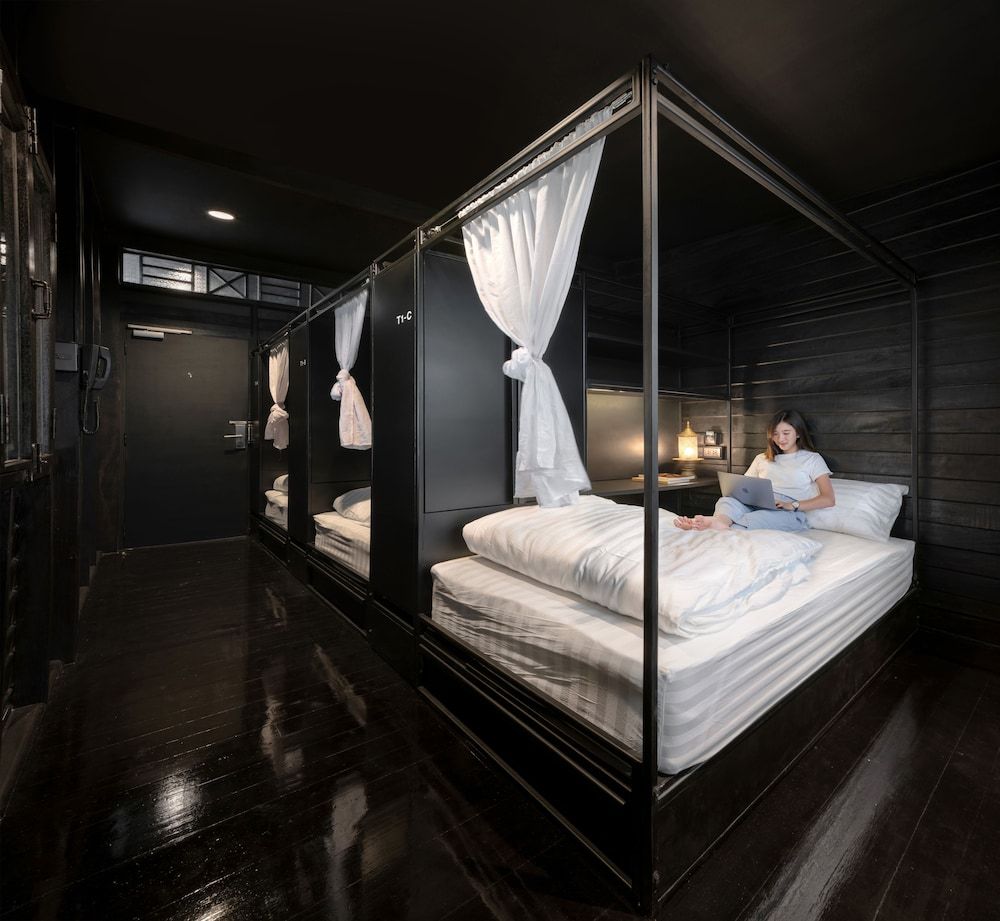 Kloem Hostel - Adults Only Triple Room with Shared Bathroom