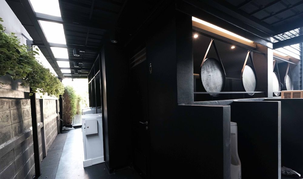 Kloem Hostel - Adults Only Triple Room with Shared Bathroom 4