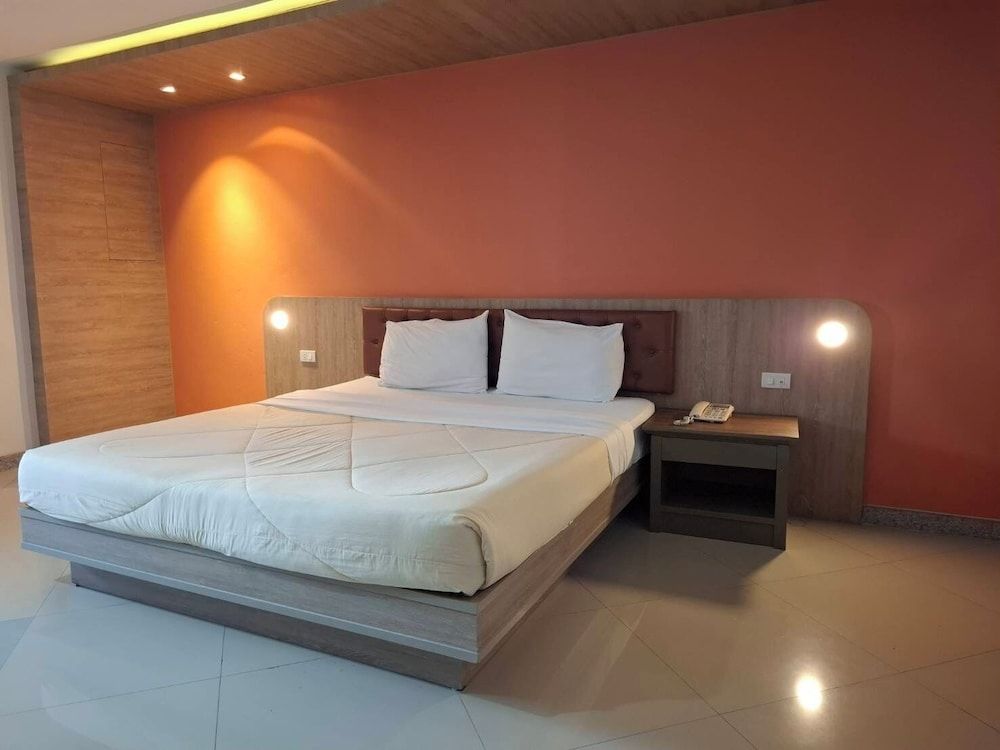 Lopburi Residence Hotel Business Room 7