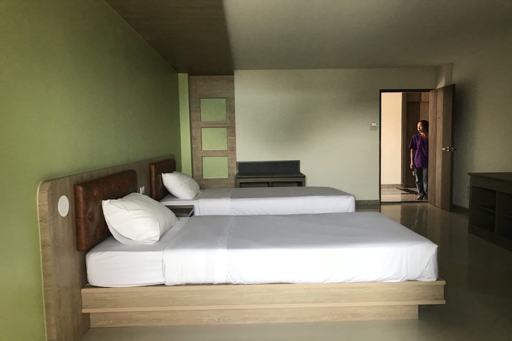 Lopburi Residence Hotel Business Room