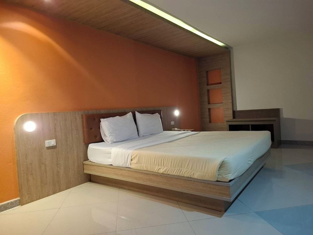 Lopburi Residence Hotel Business Room 3