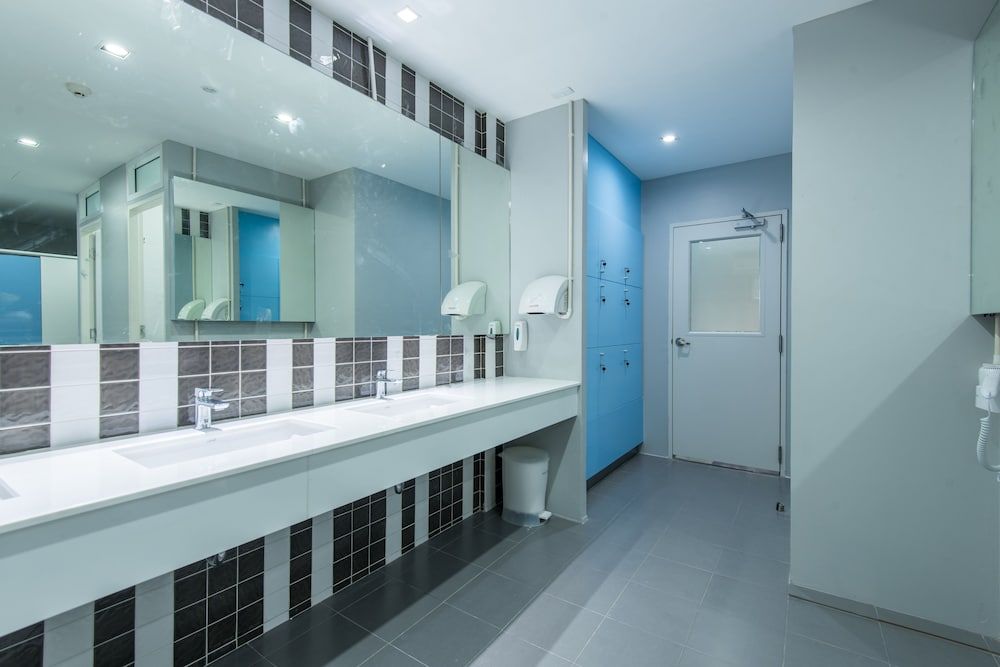 Siam Stadium Hostel Male Dormitory with Shared Bathroom 8