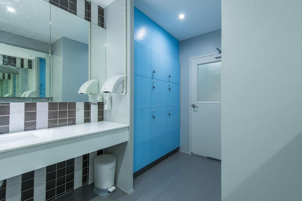 Siam Stadium Hostel Male Dormitory with Shared Bathroom 7