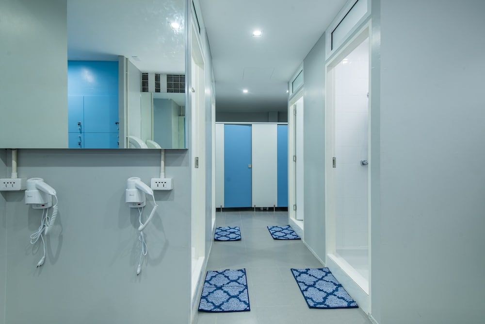 Siam Stadium Hostel Male Dormitory with Shared Bathroom 9