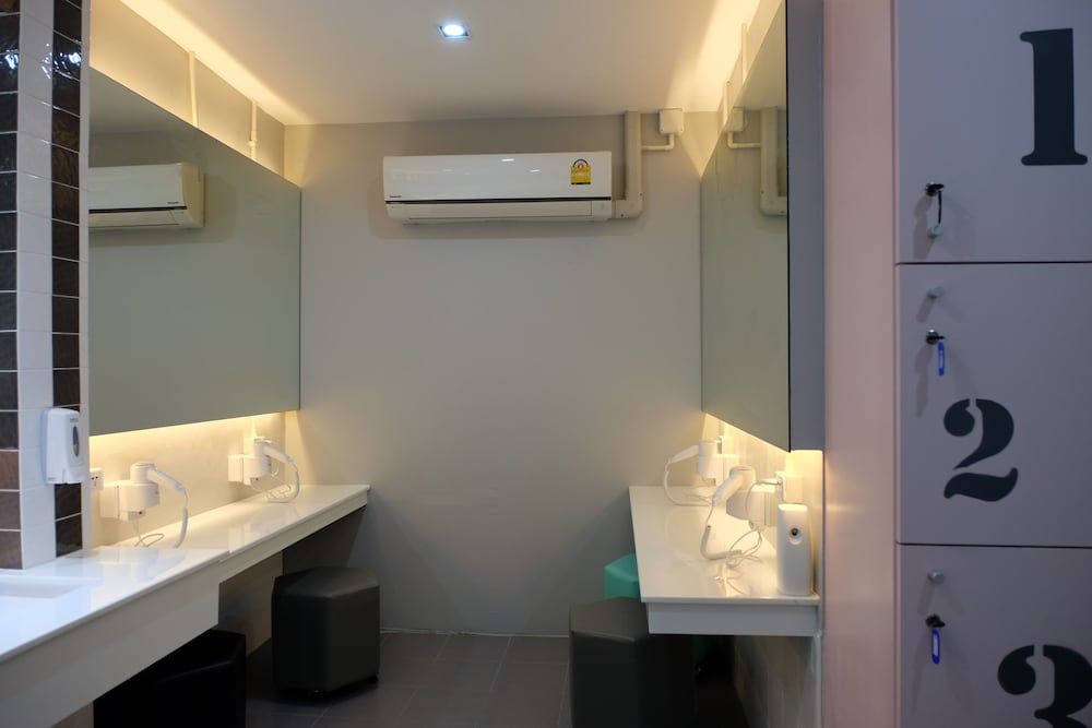 Siam Stadium Hostel Shared Dormitory, Women only 8