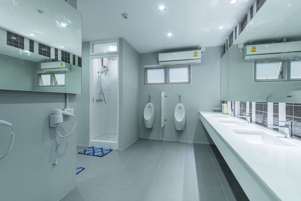 Siam Stadium Hostel Male Dormitory with Shared Bathroom 10