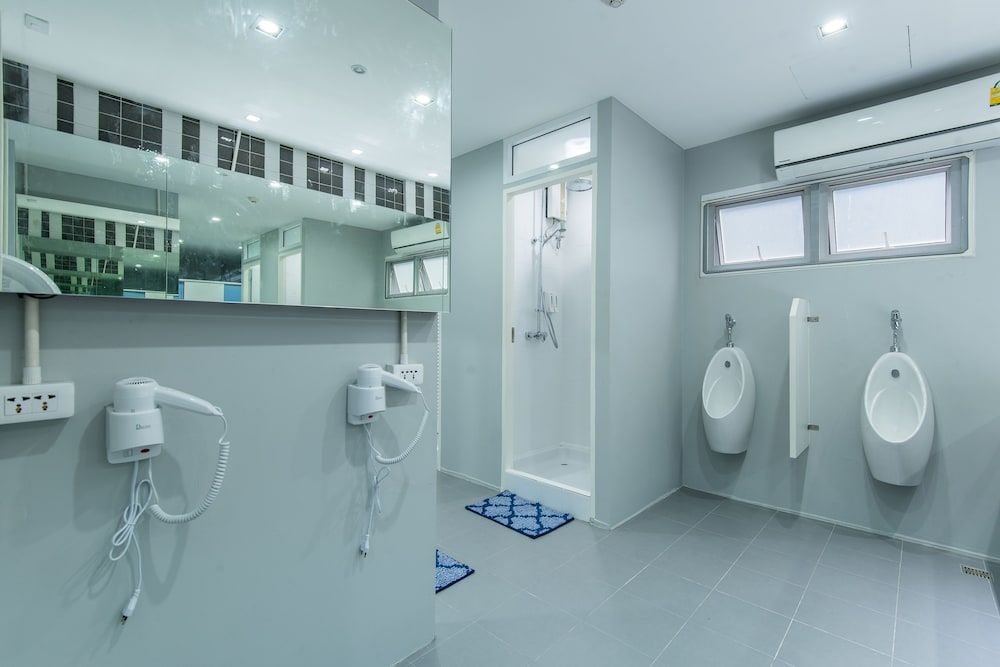 Siam Stadium Hostel Male Dormitory with Shared Bathroom 6
