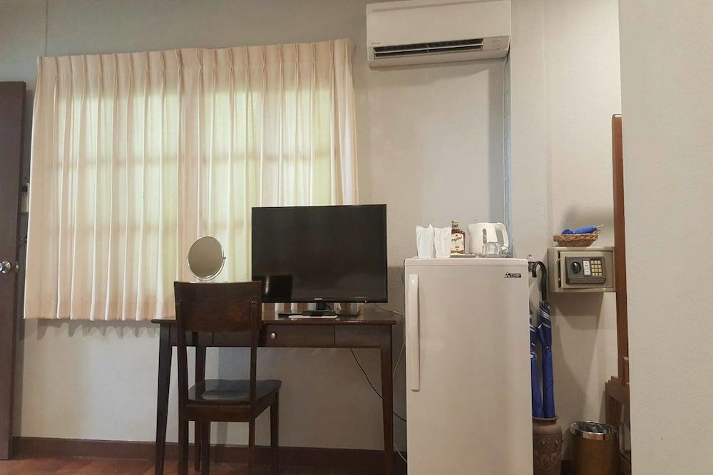 Baan Klang Aow Beach Resort Basic Double or Twin Room 11